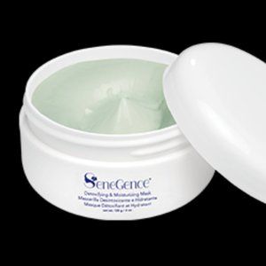 DETOXIFYING & MOISTURIZING MASK **